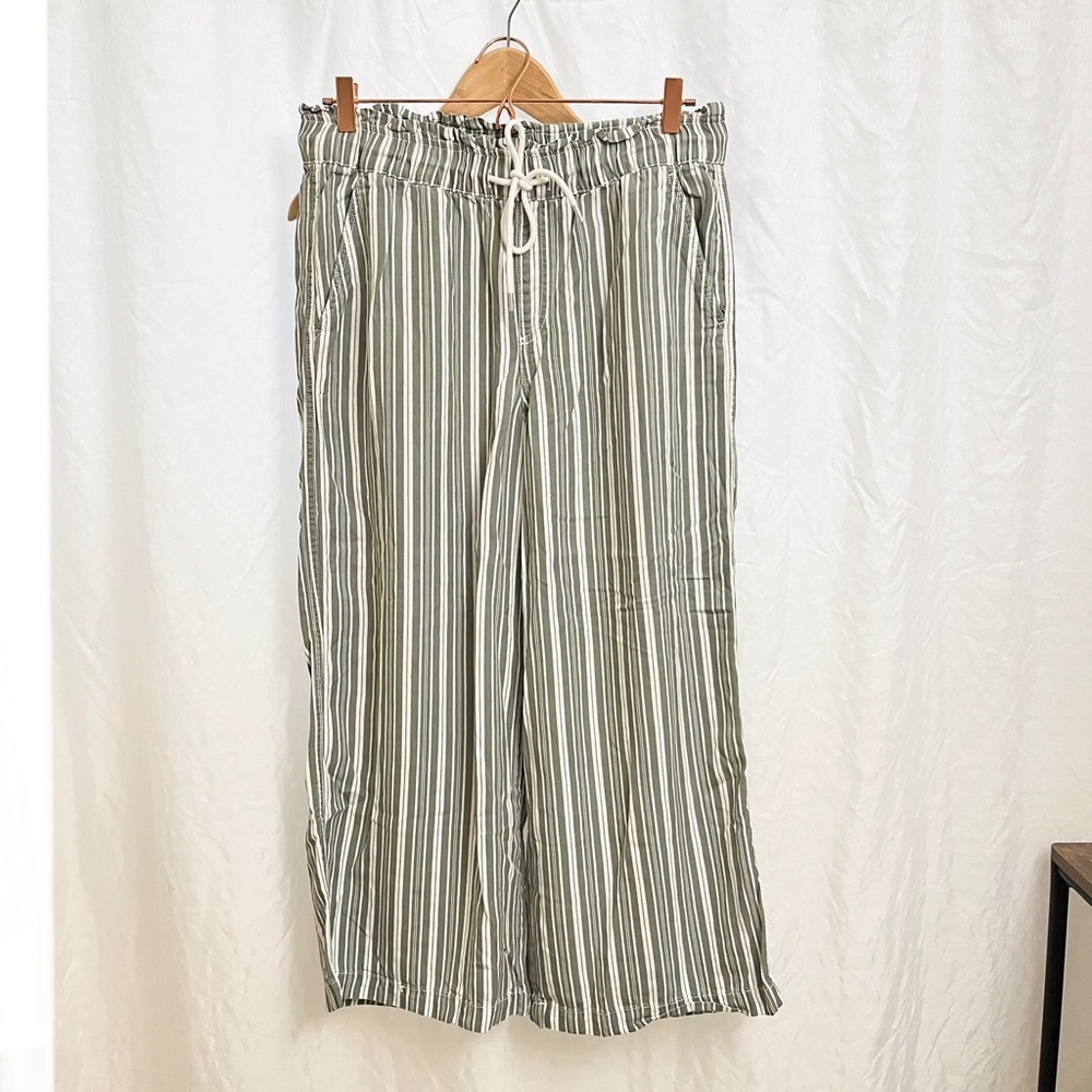 LOFT | MEDIUM EMORY WIDE LEG DRAWSTRING PANTS IN GREEN STRIPE - Picture 3 of 7